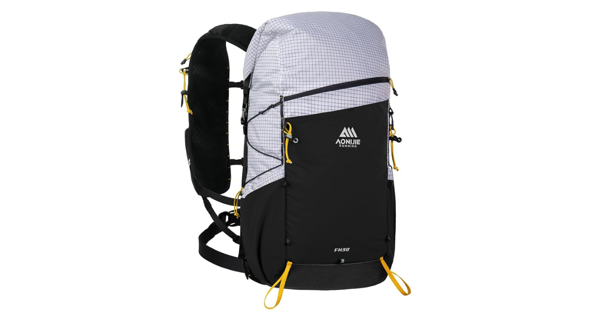 AONIJIE Rhino 30L V2 chaleco-mochila ultraligero para senderismo sobre fondo blanco
